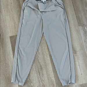 Like new 🆕 women’s size 10 Athleta Striped Gray Pants
